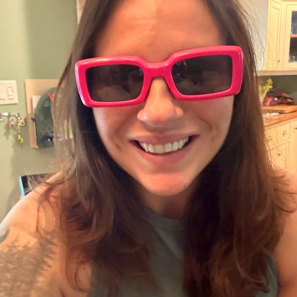Pink sunglasses - Picture 3 of 3